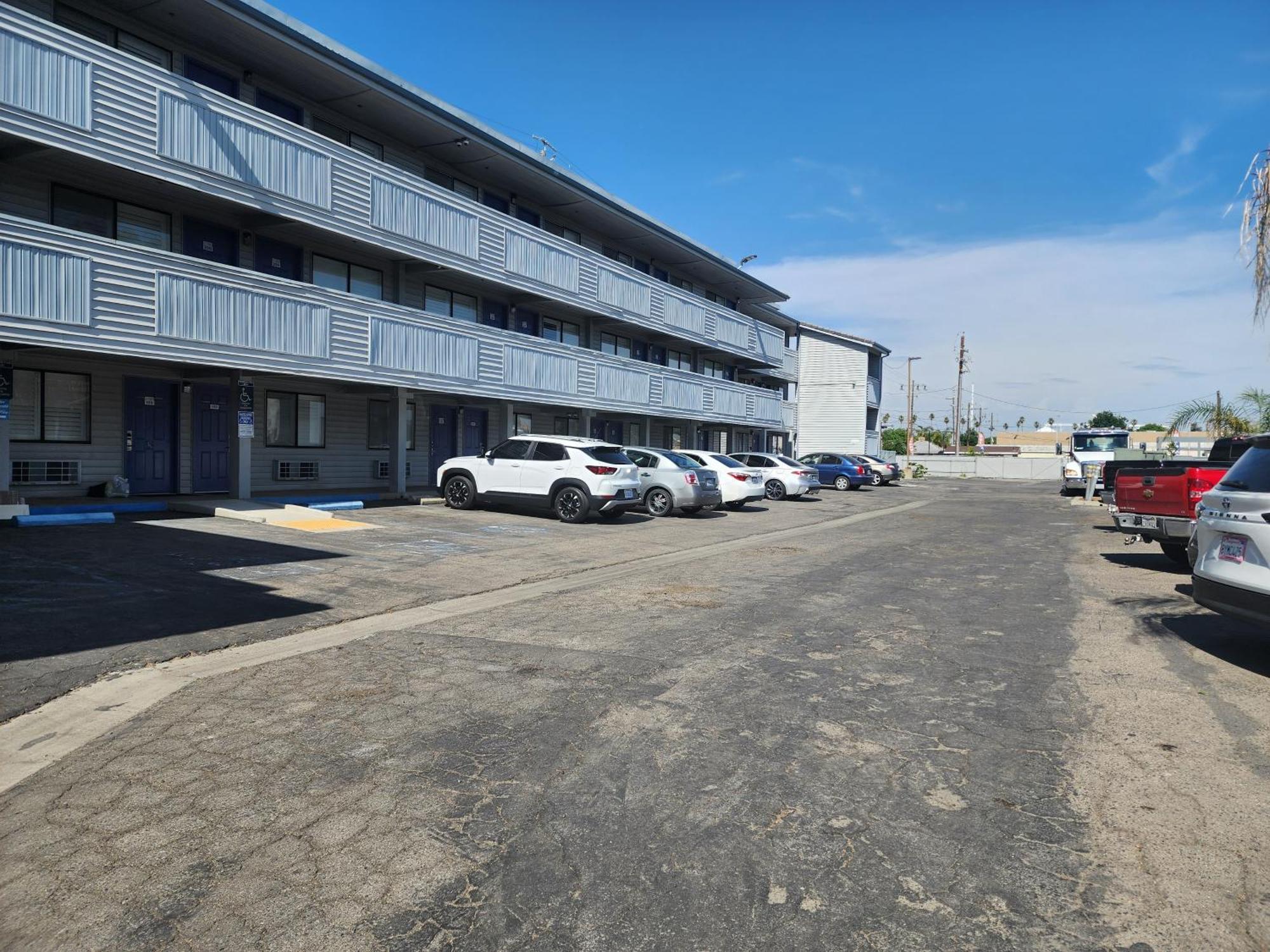 Budget Inn Corcoran Exteriör bild